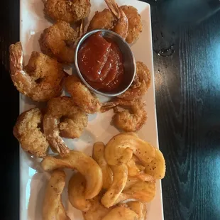 Shrimp platter with sidewinder fries