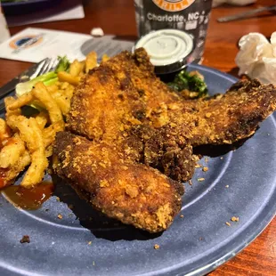 food, chicken wings and fried chicken