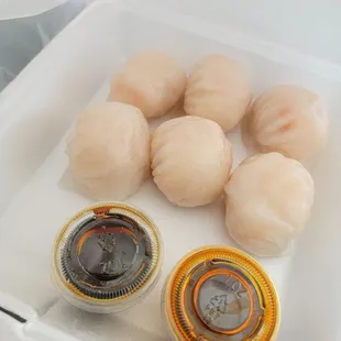 Shrimp dumplings ta go!