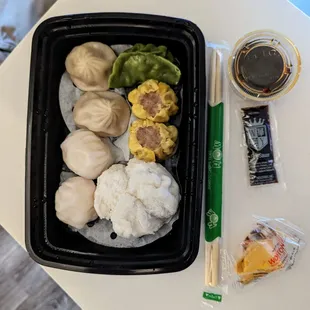 Dim Sum Combo   (2 Shrimp Dumpling, 2 Sui Mai, 2 Shanghai Juice Bun, 1 Veggie Dumpling and 1 Char Sui Bao)