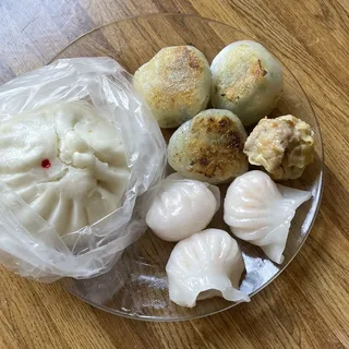 Pan-Fried Shrimp and Chives Dumpling (40)