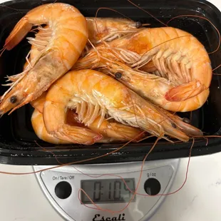 They advertise 1 pound of steamed shrimp, but only give you 10 oz.