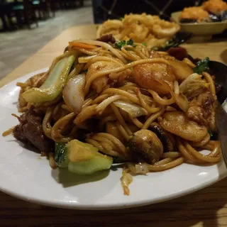 House Combination Lo Mein