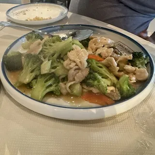 Chicken With Broccoli