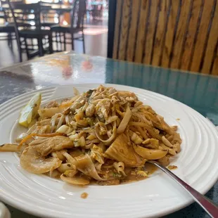 Lunch 014. Pad Thai Noodle with Chicken