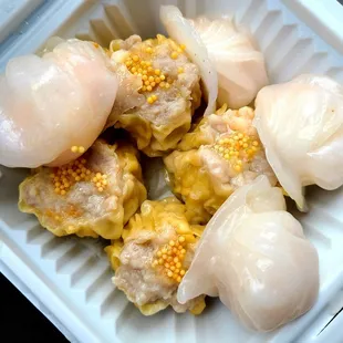 Siu Mai/燒賣 (4 stars) and Shrimp Dumpling/蝦餃 (3.5 stars)