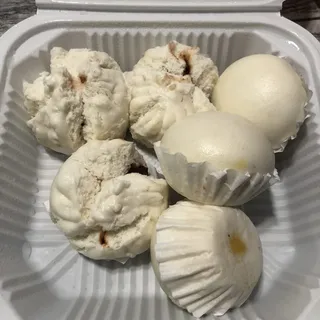 Egg Yolk Lava Bun/