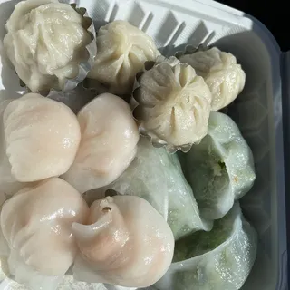 Pea Shoots dumpling with shrimp/