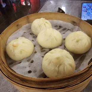 Steam pork buns