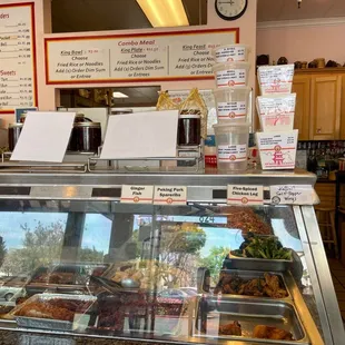 Hot food entrees (priced by container size)