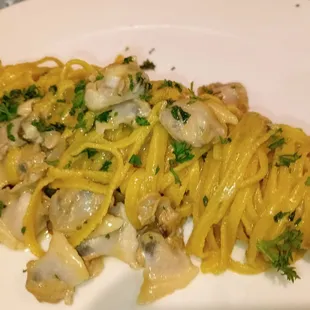 Homemade Tagliolini with clams