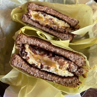 Egg &amp; bacon breakfast sandwich