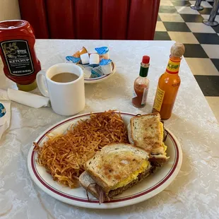 PATTY MELT WITH EGGS AND HASHBROWNS  CRISPY!!!!