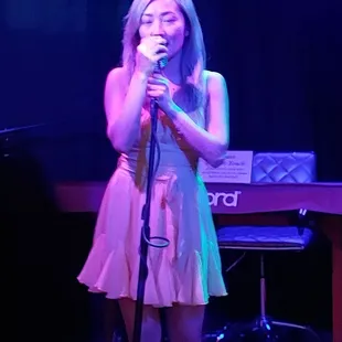 The amazing Jen singing. Glad I showed up.