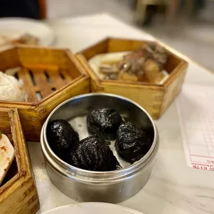 Shrimp Dumpling w. Black Truffle