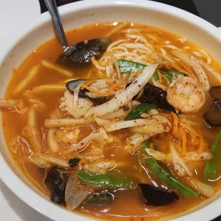 Spicy Seafood Noodle
