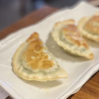 Pan Fried Chives Dumpling with Scallop