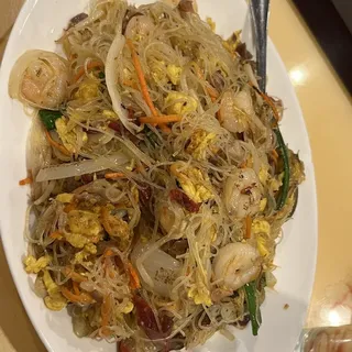 N15. Cantonese Fried Rice Noodle