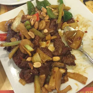 B3. Kung Pao Beef