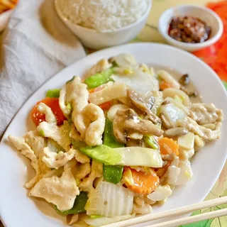 C11. Moo Goo Gai Pan