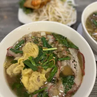 Mi Hoành Thánh Xá Xíu