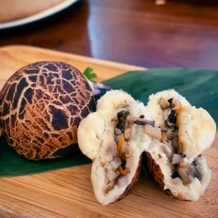 Wild Mushroom Bao (野菌包): cut in half