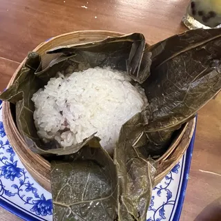 D5. Sticky Rice with Lotus Leaf