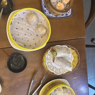 B6. Pan Fried Pork and Veg Wontons