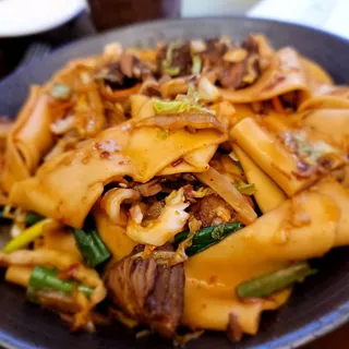 F5. Spicy Tingly Beef Stir Fried Noodle