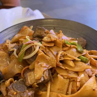 F8. Spicy Pork Chop Stir Fried Noodle