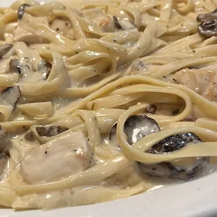 Fettucine with chicken and mushrooms