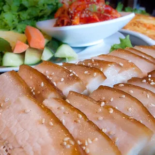 / Healthy Sliced Pork Belly