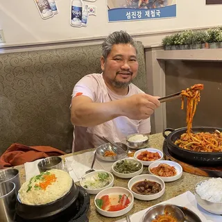 / Spicy Stir-fried Octopus with Udon