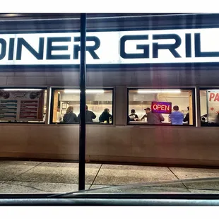 Diner Grill.(Irwin&apos;s Park Rd &amp; Ashland Ave) 24/7 Breakfast Sandwiches Skillets Omelets Pancakes .Simple Clean Classic Chicago Diner.Cool!