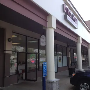 Be ready for no welcome from a disinterested child cashier operating storefront. This was balanced by food served HOT and tasty.