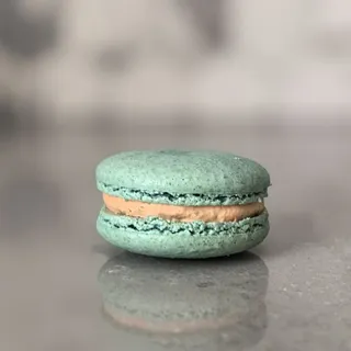 Fruity Pebbles Macaron