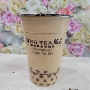 Hokkaido Oolong Milk Tea with golden boba, has a nice toffee flavor