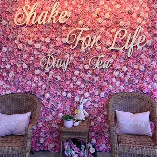 Pink rose wall - gorgeous!