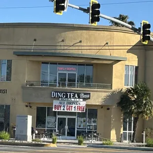 Outside view from the stop light