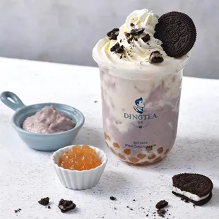 a cup of ice cream and cookies