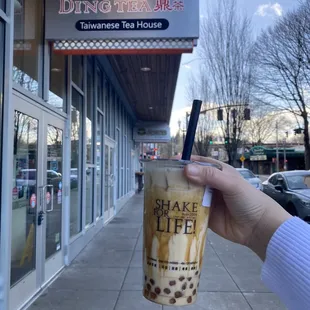 Hokkaido Oolong Milk Tea with boba