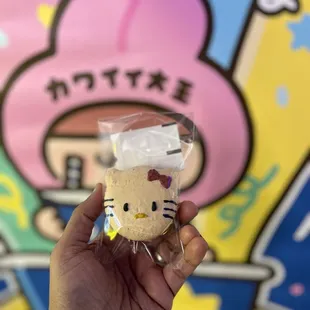 Hello Kitty Mango Macaroon