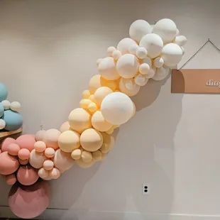 a balloon arch made of balloons