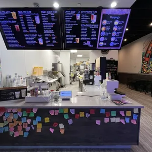 Empty store with no workers at all. I have money but they can&apos;t even take it lol