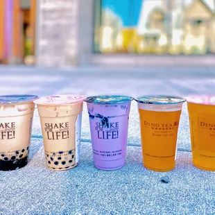 L-R: Oolong MT with Black Boba, Hokkaido Oolong MT with Black Boba, Taro MT with Grass Jelly, Pineapple GT, Peach GT (ig: @ouitsfood)