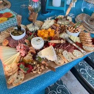 I was a little apprehensive about choosing a charcuterie platter, but this was no ordinary charcuterie. This was for 5 people!