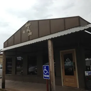 the outside of the restaurant