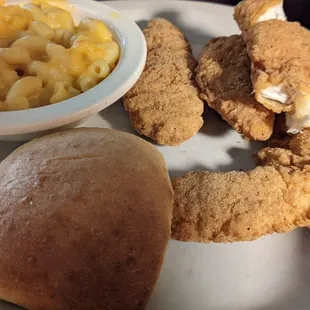 Chicken tenders, Mac n cheese, roll