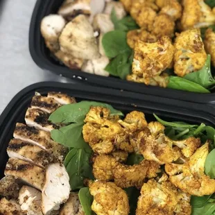 chicken, cauliflower and spinach