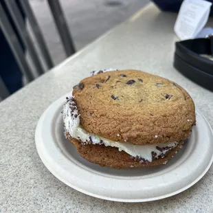 Dig Ice Cream Sandwich